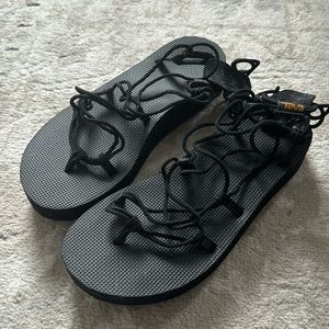 Teva Midform Infinity Size 7 Worn Once